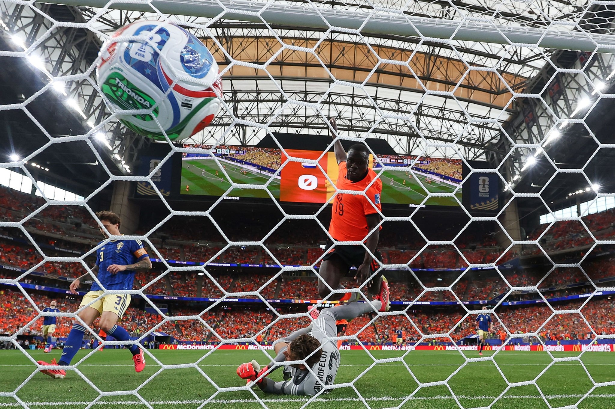 Gakpo and Brobbey Run Riot as Netherlands Humiliate Sweden - Image 1